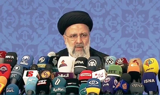 الرئيس الإيراني المنتخب السيد إبراهيم رئيسي: الهجمات على اليمن يجب أن تتوقف،واليمنيون هم من يقررون مصيرهم
